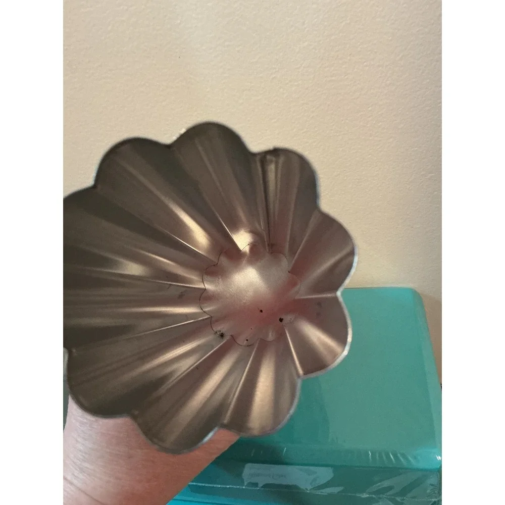 Pampered Chef Scalloped Bread Tube 1565 Silver Flower‎ Shape Baking Mold Vintage